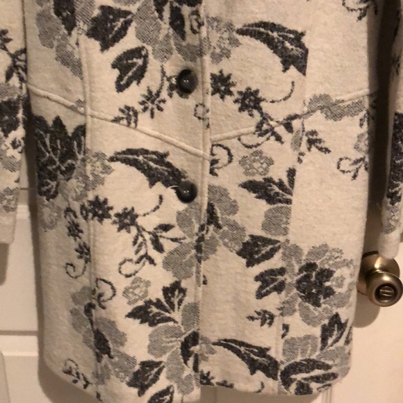 Lucy & Laurel Duster/Coat - Picture 4 of 10